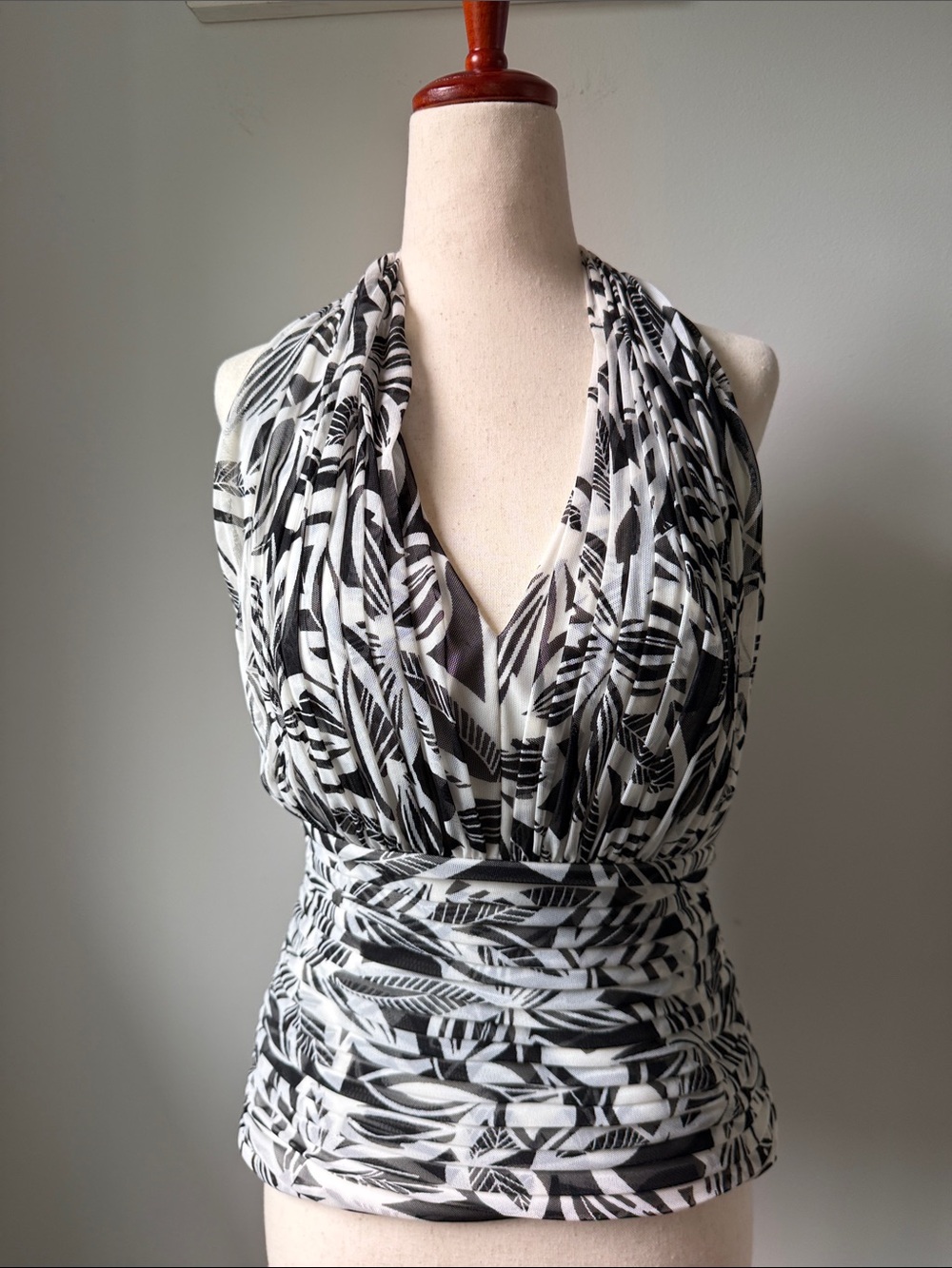Tadashi Collection Black & White Printed Halter Top Rouched Evening Top Medium